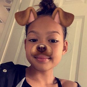 Meet your Posher, Larissa